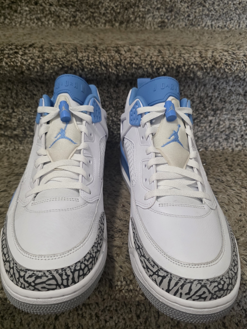 Jordan Men’s White and University Blue Spizike Basketball Shoes - Picture 4 of 15